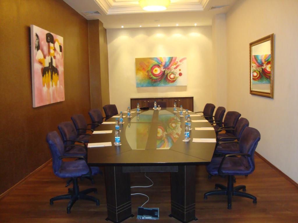 Palais Medina Riad Resort Fes Exterior photo A typical boardroom